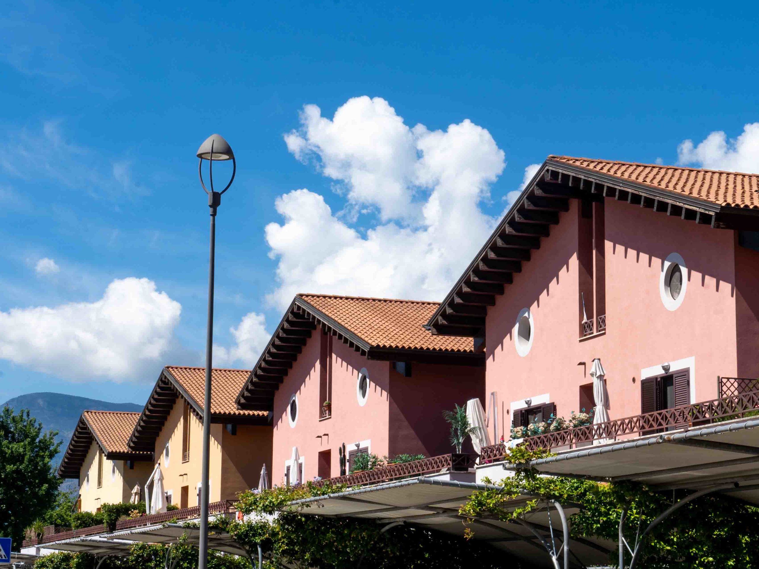 https://www.villaggioblu.it/wp-content/uploads/2019/11/SCAFFALE-11web-scaled.jpg