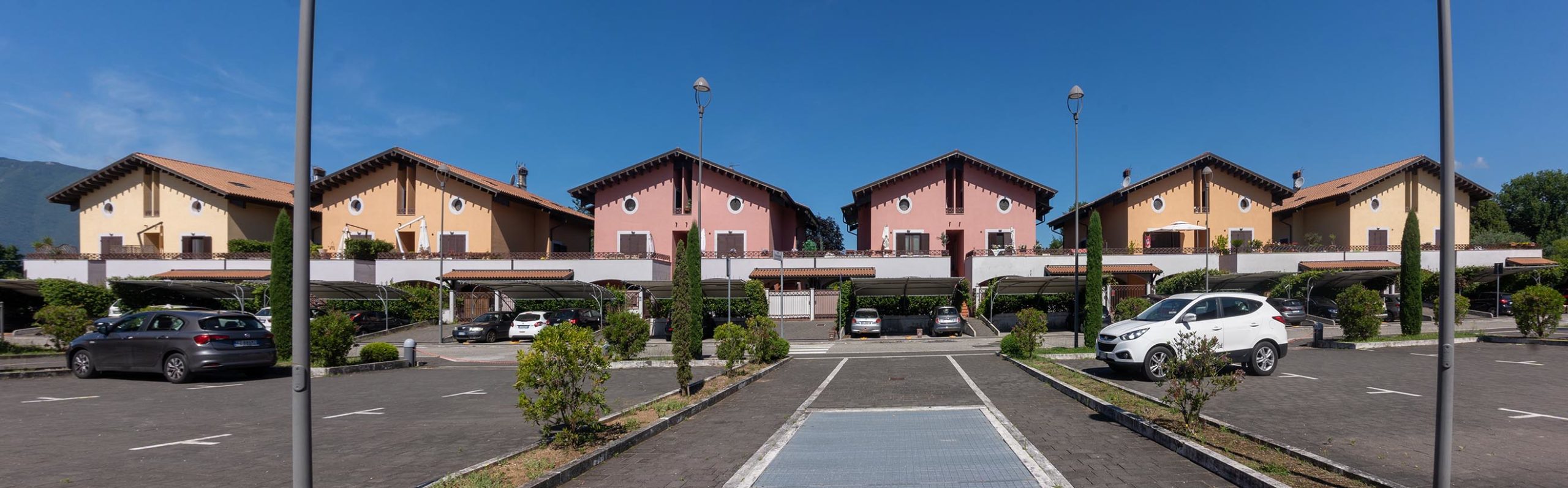 https://www.villaggioblu.it/wp-content/uploads/2019/11/SCAFFALE-5web-scaled.jpg